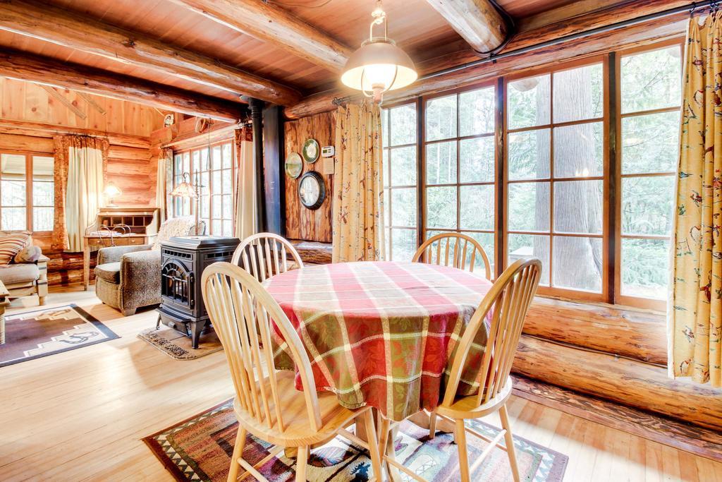 Zoe'S Log Cabin Welches Εξωτερικό φωτογραφία